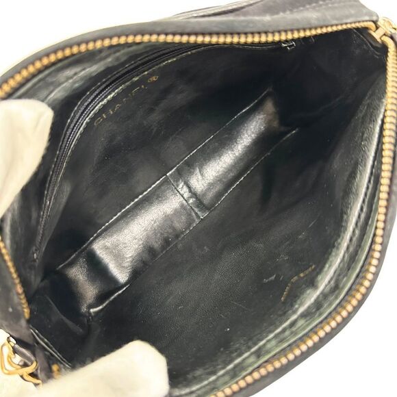 CHANEL Black Shoulder Bag - Picture 5 of 8